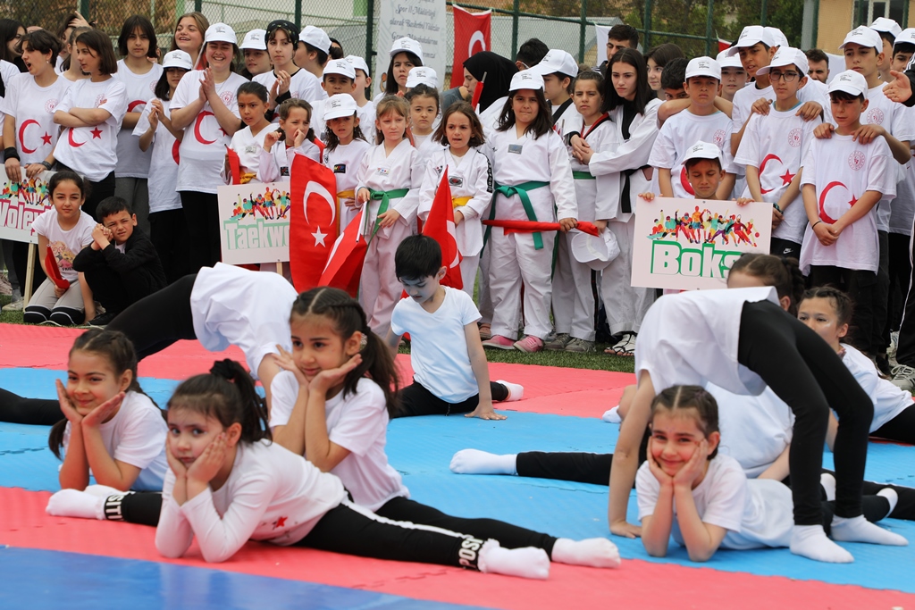 Atatürk’ü anma, gençlik ve spor bayramı Bayburt’ta kutlandı-Foto Galeri