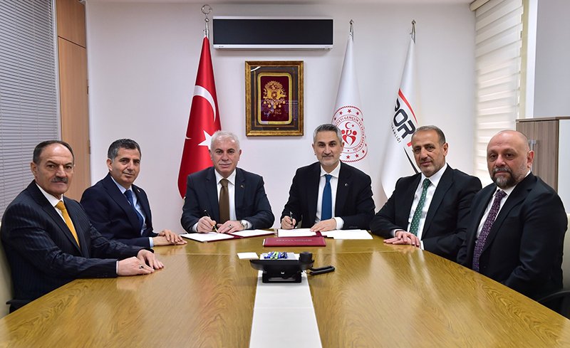 Bayburt’a 6 Yeni Futbol Sahası ve Kapalı Tenis Kortu yapılacak