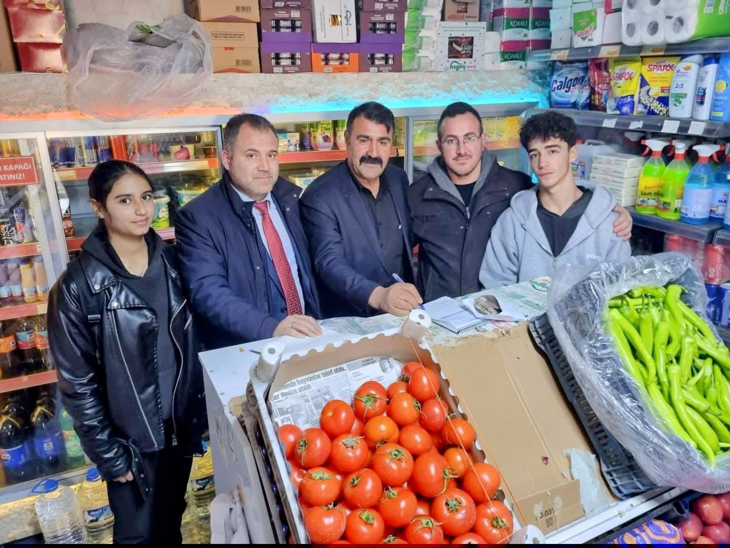 Bayburt lisesi mahalle bakkalında veresiye kapattı