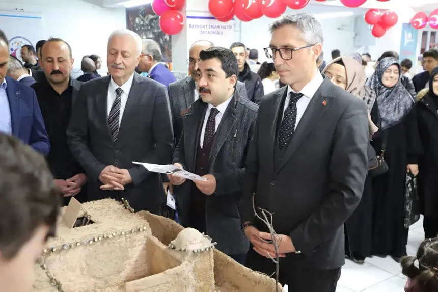 Bayburt Ortaokulu'nda Bilim Fuarı