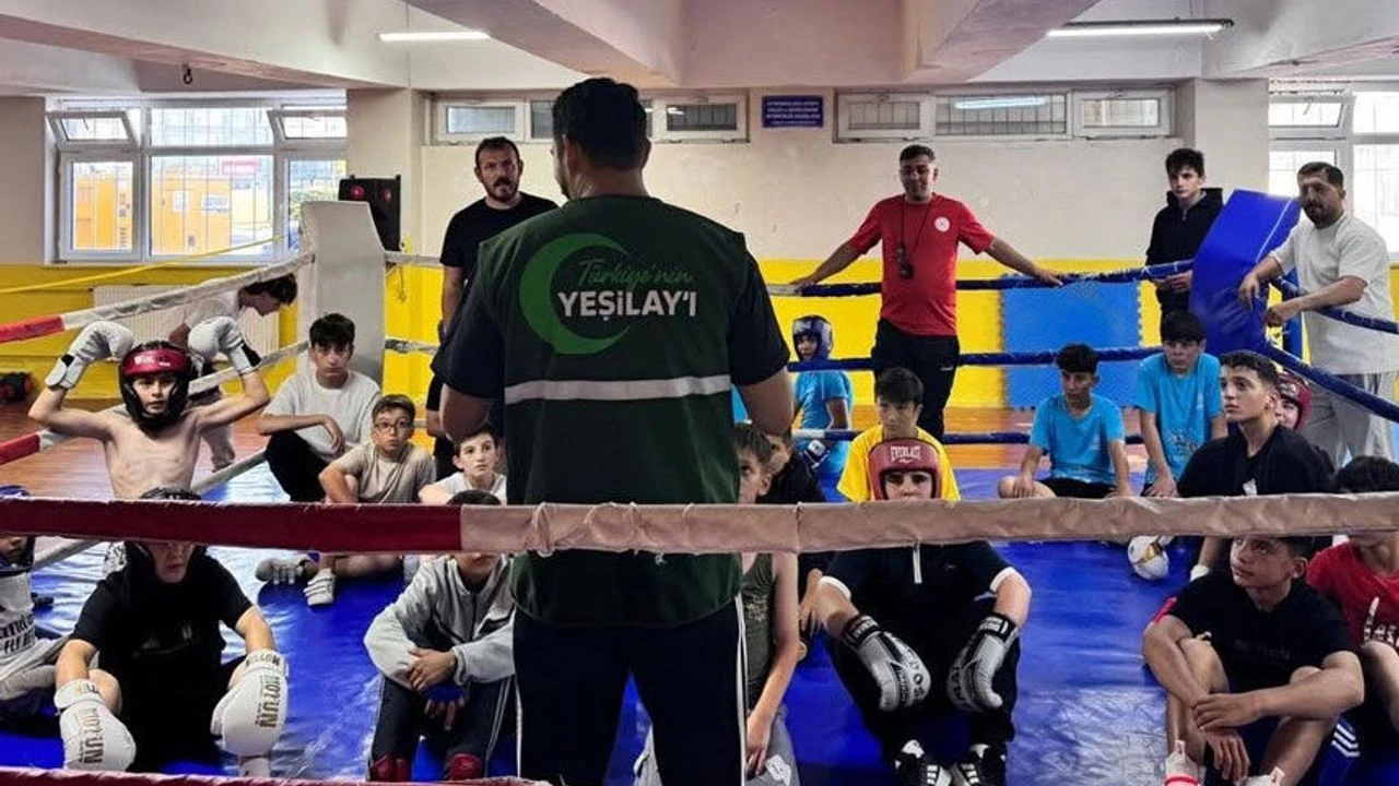 Bayburt’ta boks sporcularına bağımlılıkla mücadele eğitimi verildi