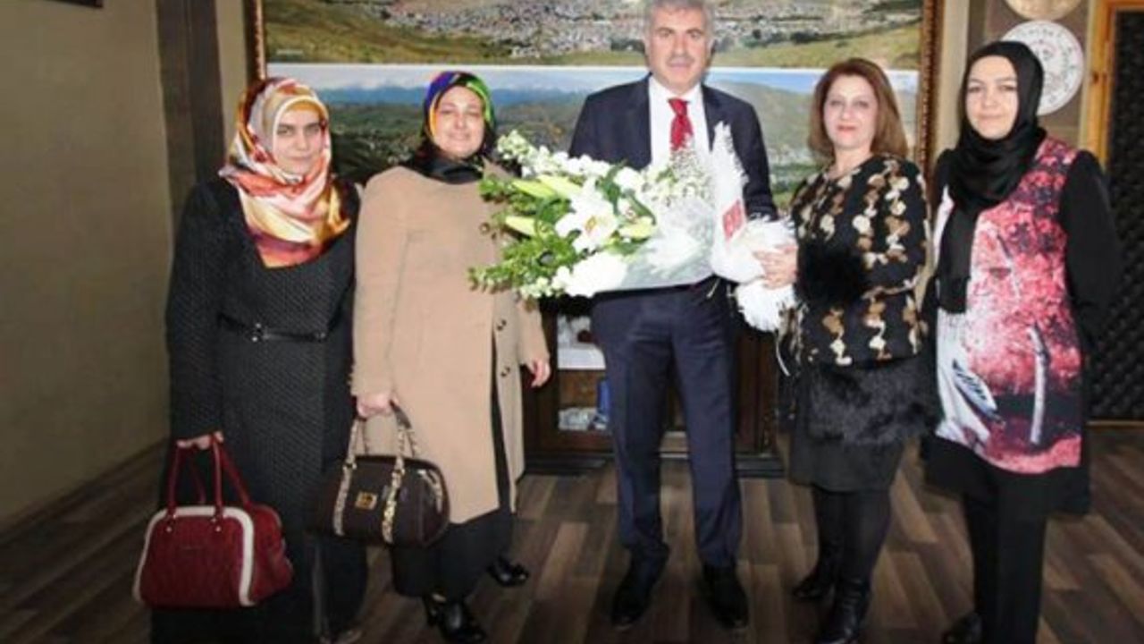 Memur-Sen Konfederasyonu Bayan İl Temsilcilerden Belediye Başkanı Memiş'e Ziyaret