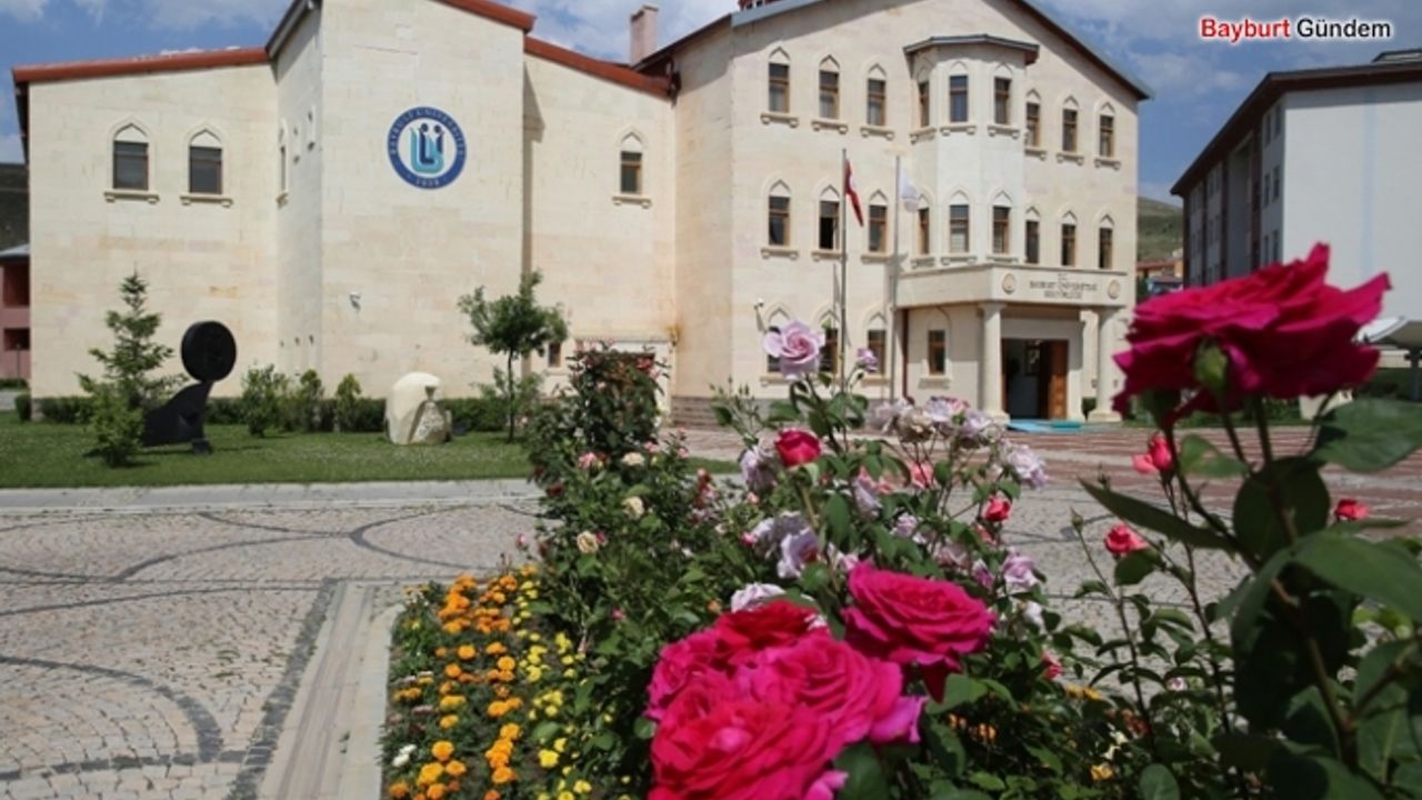 Bayburt Üniversitesi Lisansüstü Eğitim Enstitüsüne Çevrimiçi Başvurular arttı.
