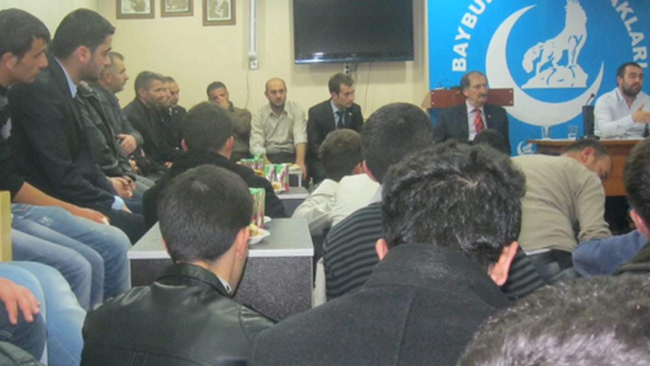BAYBURT ÜLKÜ OCAKLARINDA, “ÜLKÜCÜLÜK VE BAŞBUĞ ALPARSLAN TÜRKEŞ” KONULU SEMİNER DÜZENLENDİ