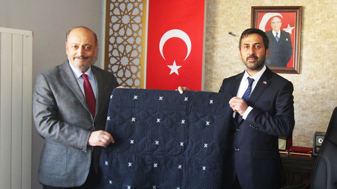 Bakan Bilgin MHP İl Başkanlığını ziyaret etti.