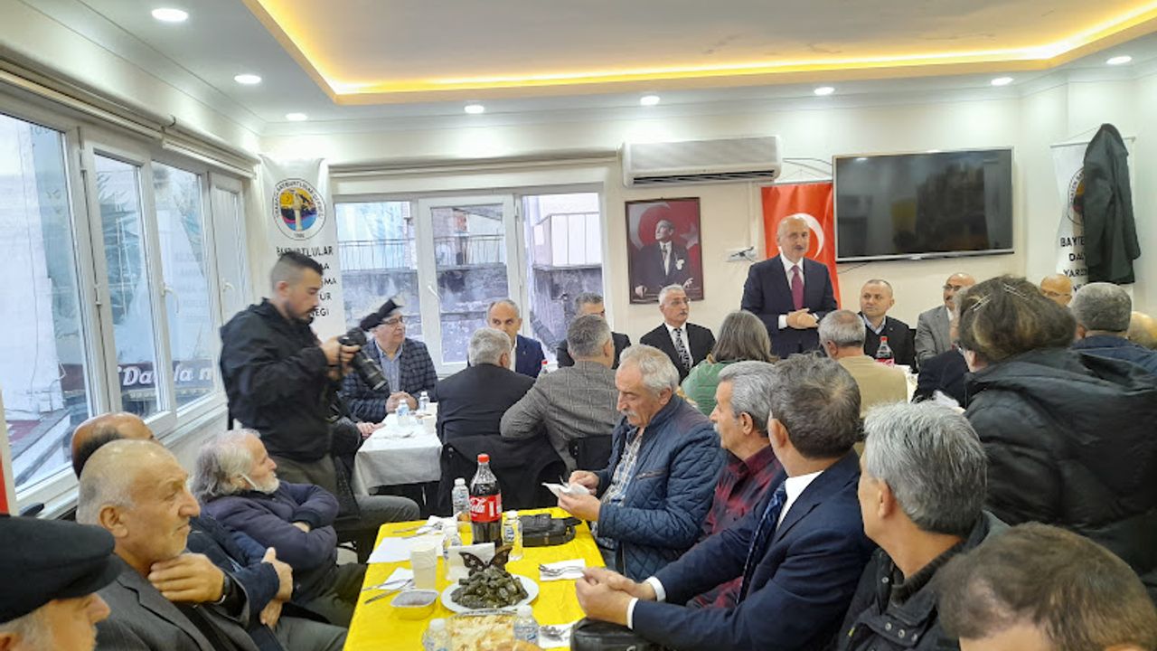 Adil Karaismailoğlu, Trabzon’da ki ilk iftarını Bayburtlular Derneği’nde açtı