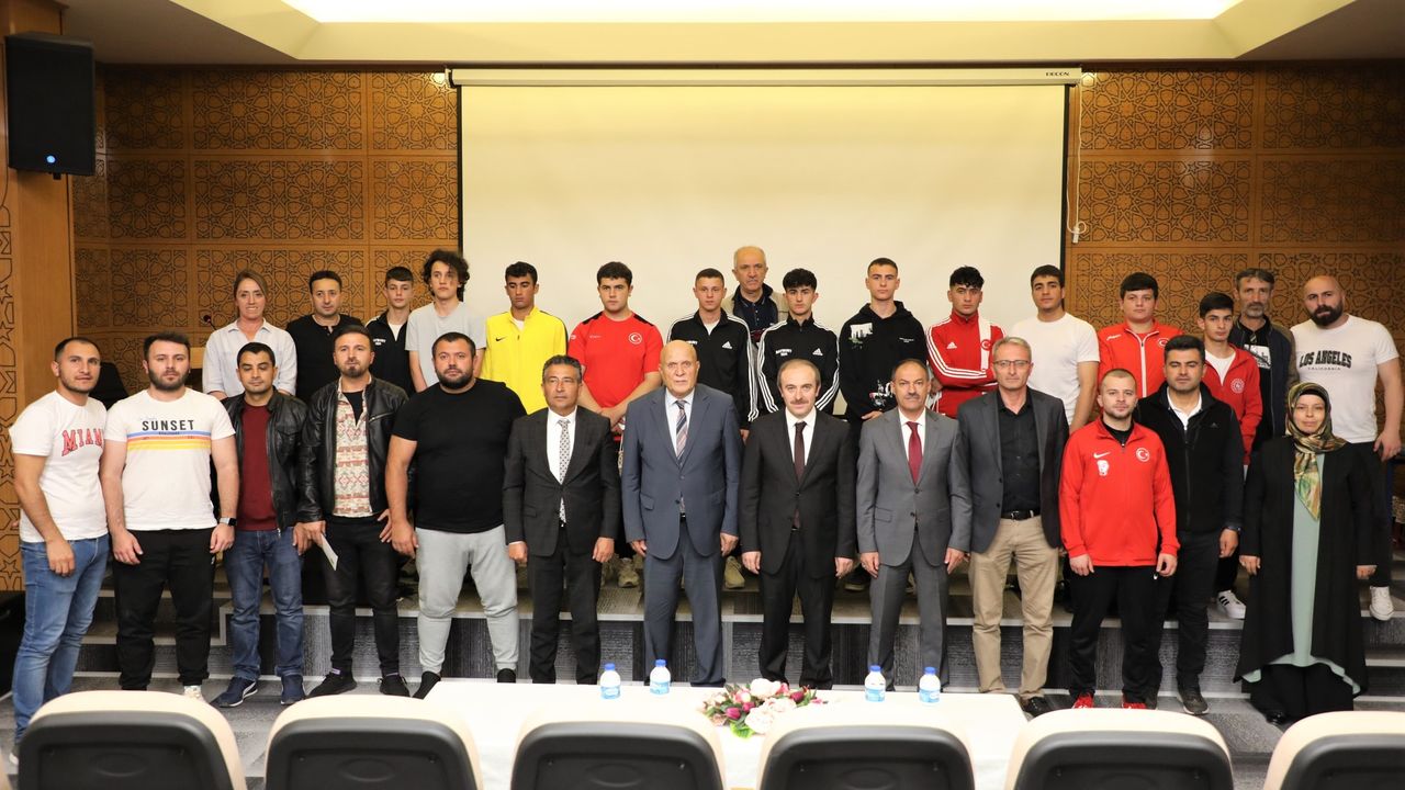 Türkiye finallerinde derece kazanan öğrenciler ödüllerine kavuştu