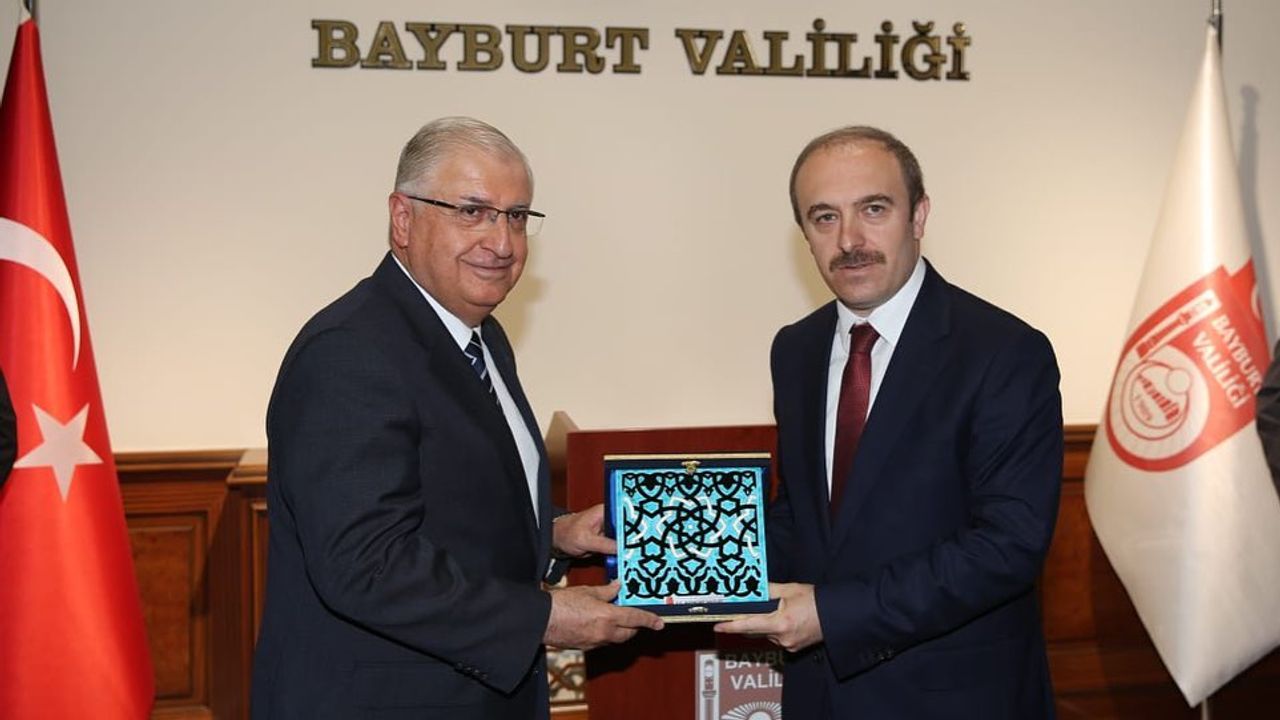 Milli Savunma Bakanımız Yaşar Güler Bayburt Valiliği‘ni ziyaret etti.