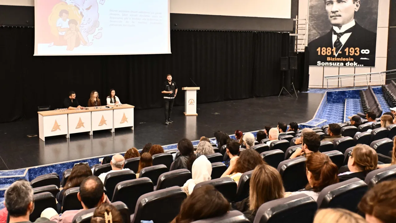 Antalya Muratpaşa’dan madde bağımlılığını önleme konferansı