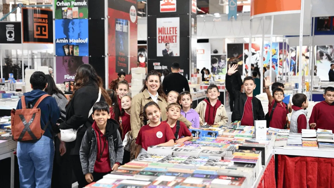 Balıkesirli öğrencilerden kitap fuarına tam not