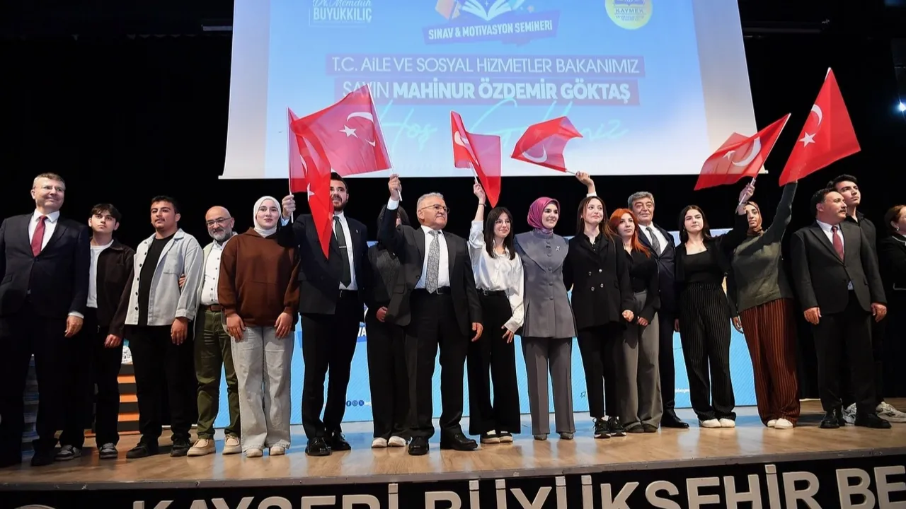 Kayseri Büyükşehir'den öğrencilere kitap desteği