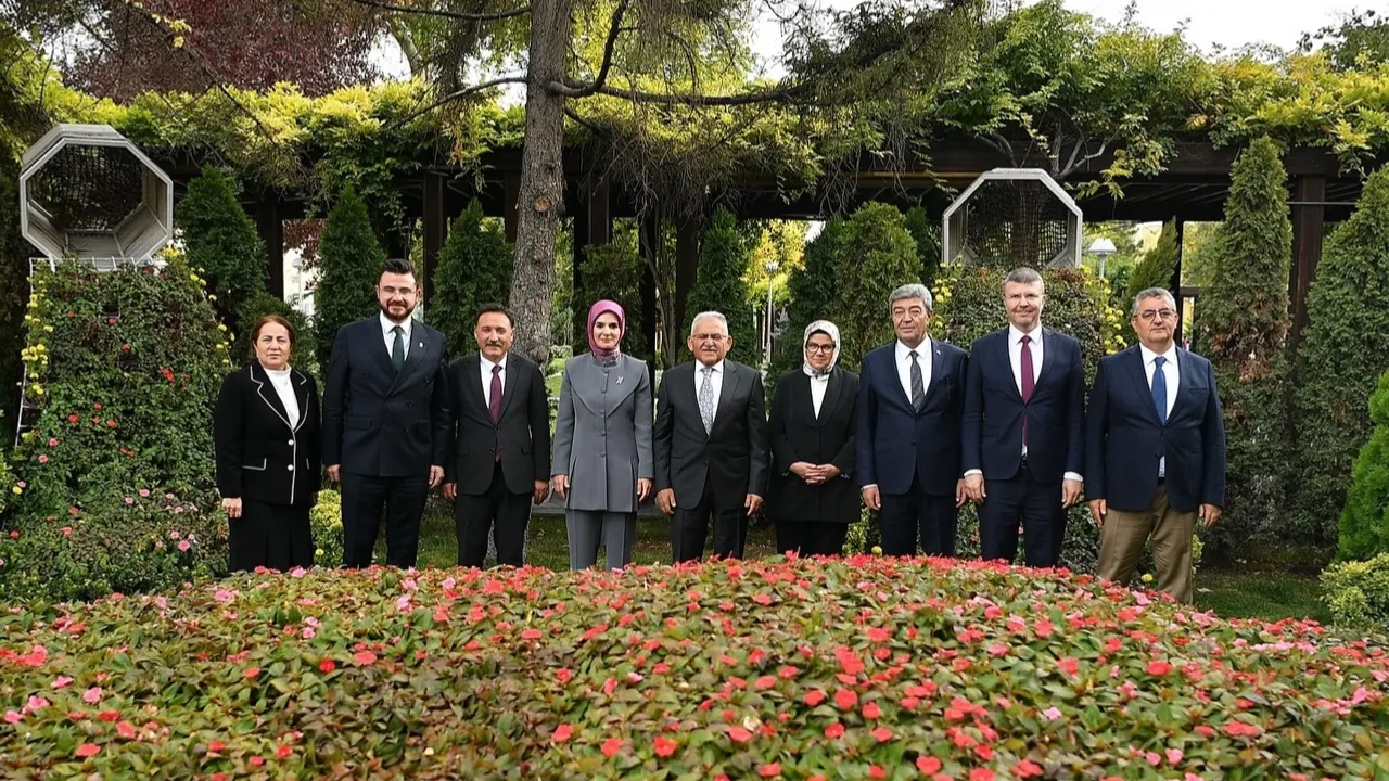 Memduh Büyükkılıç'a Bakan Göktaş'tan övgü