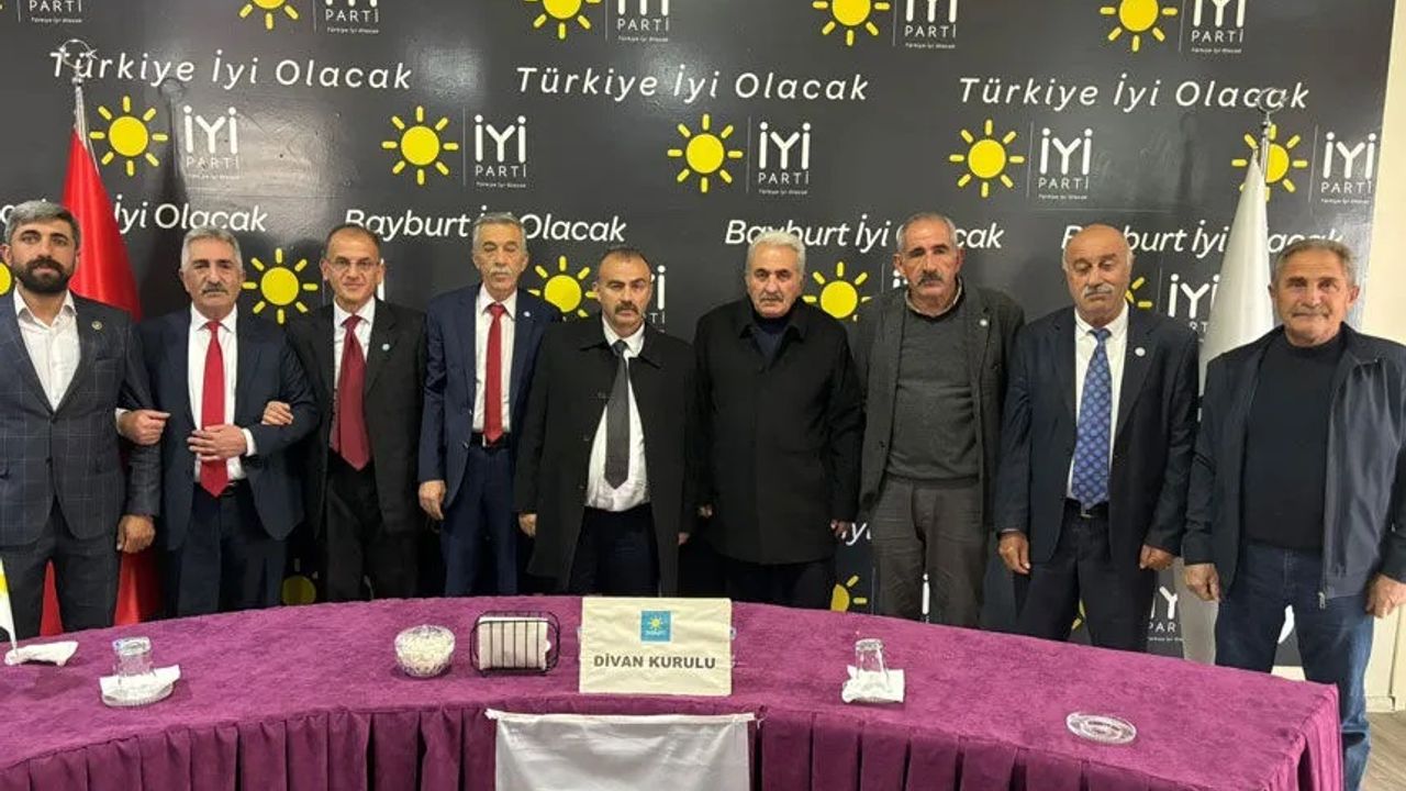 İyi Parti Bayburt İl Kongresi'nde Turgay Hancı Yeniden Başkan