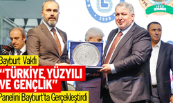 Bayburt Eğitim Vakfı “Türkiye Yüzyılı ve Gençlik” konulu paneli Bayburt’ta gerçekleştirdi.