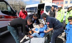 İlk yardım haftasında öğrencilere uygulamalı eğitim