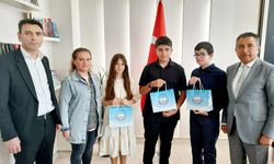 Karikatür yarışmasında dereceye giren öğrenciler ödüllendirildi