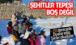 Bayburtlu minikler -20 derecede Şehitlere dualar ettiler