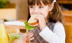 Çocukluk çağı obezitesi diş sağlığını tehdit ediyor