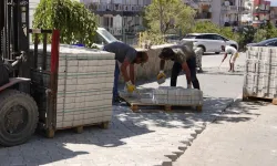 Ayvalık’ta yol ve kaldırımlar baştan aşağı yenileniyor