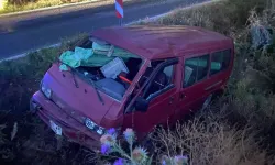 Bilecik Pazaryeri'nde minibüs dereye uçtu: 1 yaralı