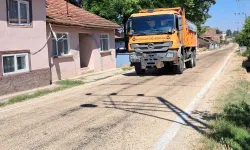Bilecik’te eriyen asfalta karayollarından acil müdahale!
