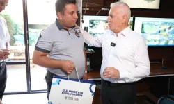 Bursa'da kahraman güvenlik görevlisine Başkan Bozbey’den tebrik