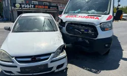 Düzce’de ambulans ile otomobil çarpıştı: 2yaralı
