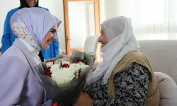 Elazığ'ın fenomen babaannesine Bakan Göktaş'tan sürpriz ziyaret