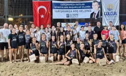 Gölcük'te minik voleybolcular plajda ödüllendi