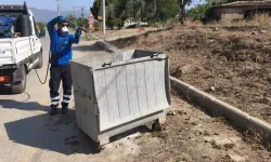 İzmir Büyükşehir'in ilaçlama ekibi 30 ilçede iş başında