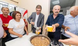 İzmir'de Başkan Tugay bereketi paylaştı