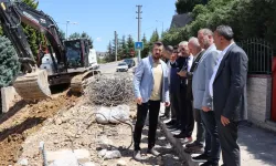İzmit Belediyesi Huzur Sokak’ta istinat duvarı yapıyor
