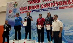 Kick boksta Çayırova’ya Türkiye şampiyonluğu geldi