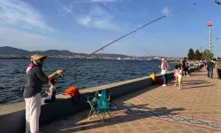 Kocaeli sahilinde şenlik, denizde yarış