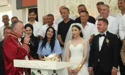 Kocaeli'de düğüne gitti, vatandaşla sohbet etti