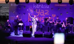 Sakarya Karasu’da yaz akşamına neşe katan nostalji konseri