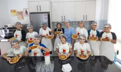 Mersin Mezitli'de minik şefler pizza yaptı