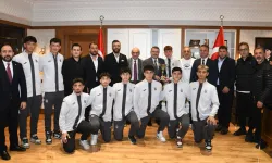 Başkan Genç’ten şampiyon öğrencilere tebrik