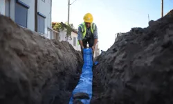 BASKİ vatandaşı 60 yıllık içme suyu hatlarından kurtardı