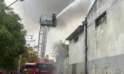 İzmir Bornova’daki depo yangınına hızlı müdahale 