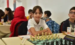 Manisa'da minik 'şah-mat'çılar ödüllendi