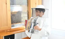 Manisalı öğrencilerden arılara merhaba