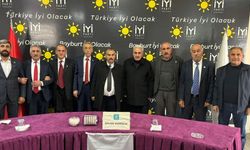 İyi Parti Bayburt İl Kongresi'nde Turgay Hancı Yeniden Başkan