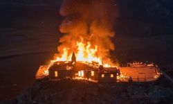 Kırklar Dağı Mescidi, çıkan yangın sonucu tamamen kullanılamaz hale geldi.