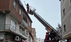 Bayburt Belediyesi havaların ısınmasıyla buzları da kazıyor