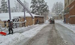Bayburt Belediyesi’nden geceden sabaha karla mücadele