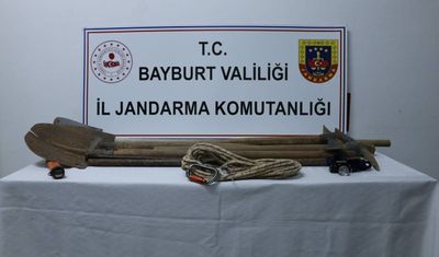 Bayburt’ta kaçak kazı yapan 6 şüpheliye suçüstü!