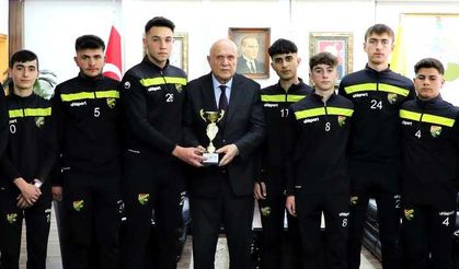 Bayburt Belediyespor U18 Futbol Takımı Bayburt Şampiyon Oldu