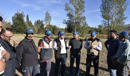 İl Müdürü Ersen, Sahada Üreticilere tarımsal desteklemeyi anlattı