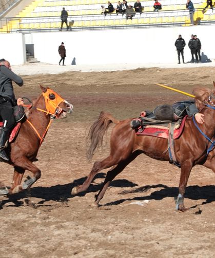 Cirit takımları kurtuluşun 108. yılı için at bindi